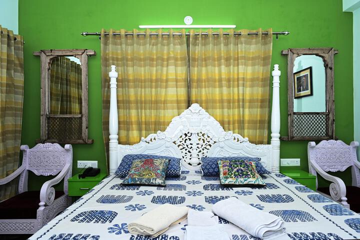 Room 15 of 18