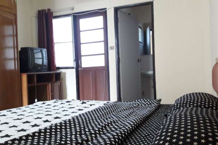 Room 16 of 33