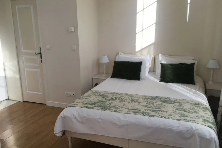 Room 6 of 14