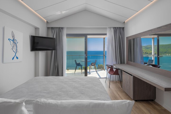 Room 8 of 260