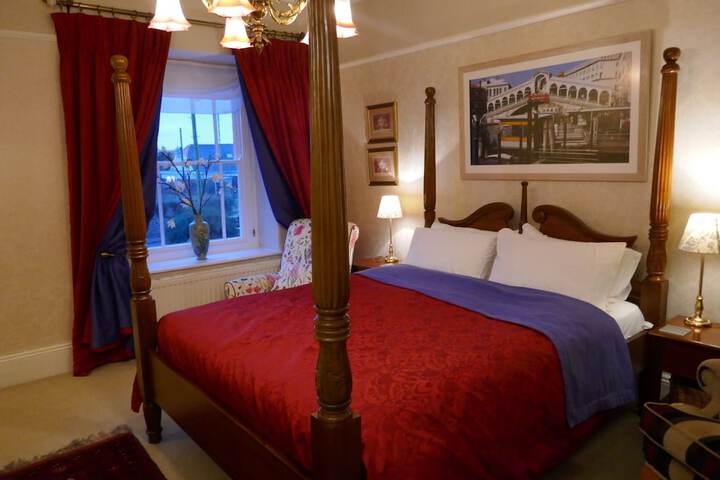 Room 12 of 79