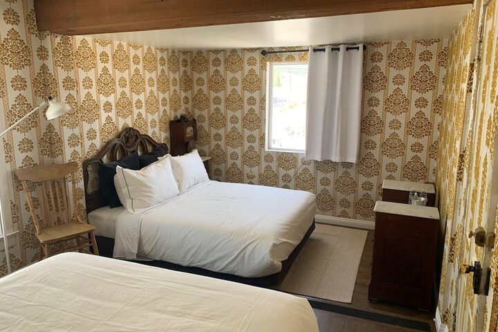 Room 11 of 33