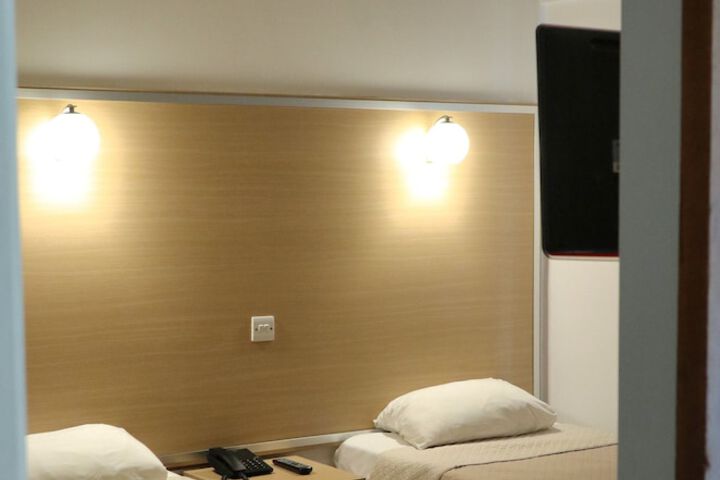 Room 6 of 24