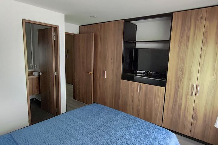 Room 5 of 83