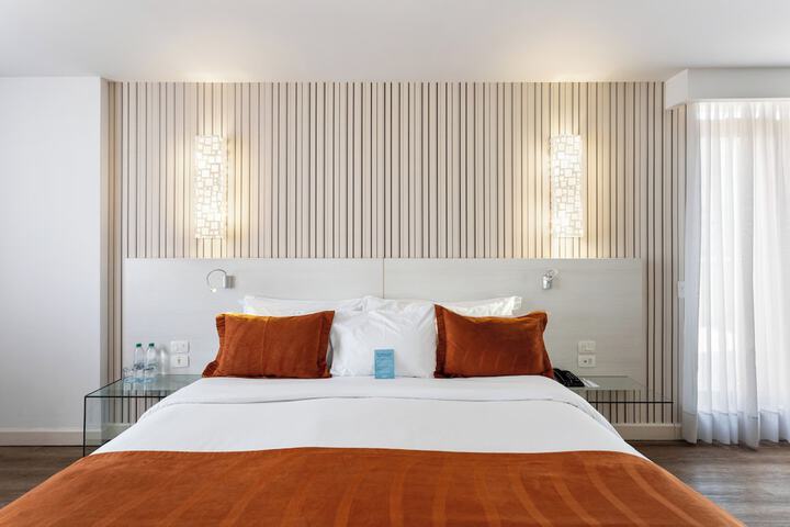 Room 32 of 72