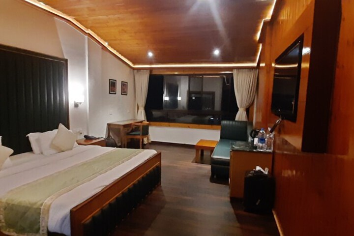 Room 4 of 15