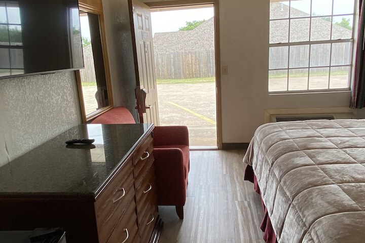 Single King Bed (8 of 20)