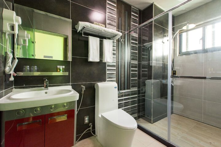 Room 100 of 110