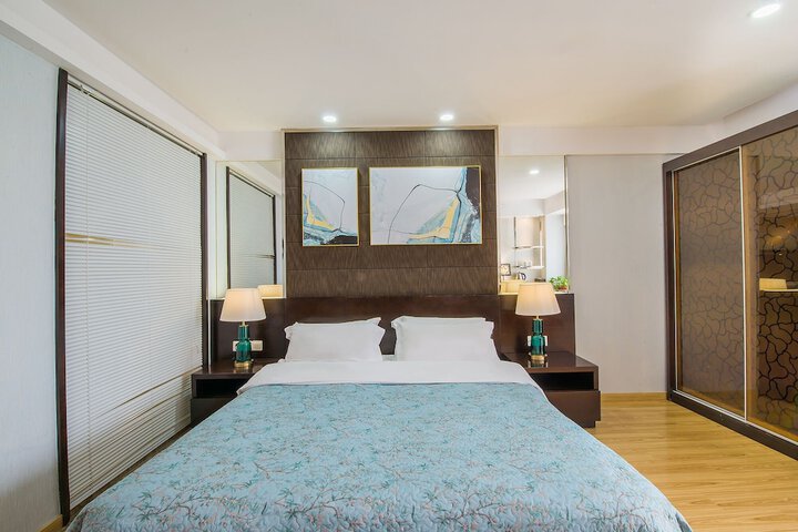 Room 6 of 50