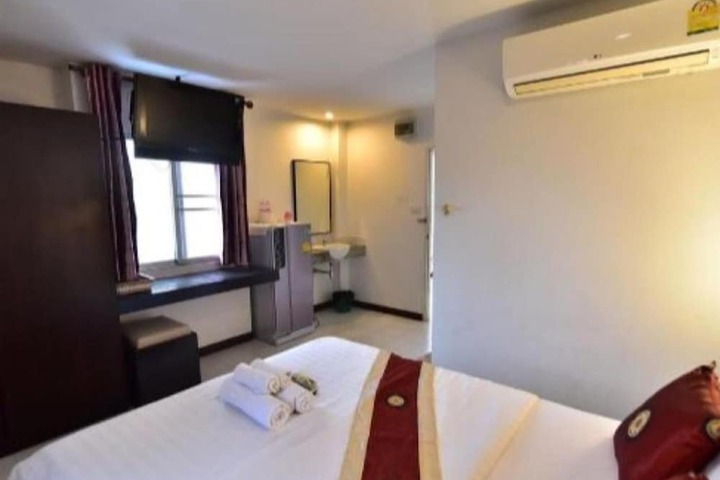 Room 17 of 33