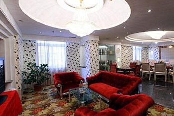 Lounge 11 of 12