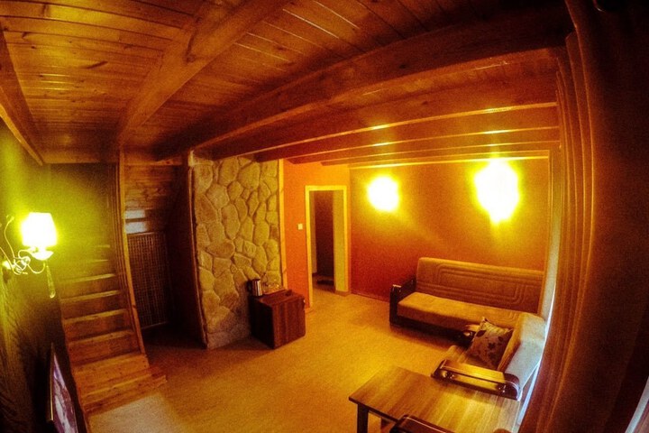 Room 4 of 25