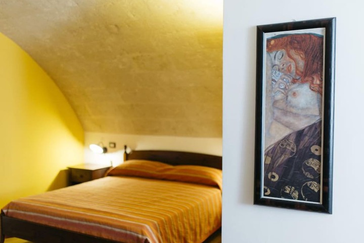 Room 15 of 83