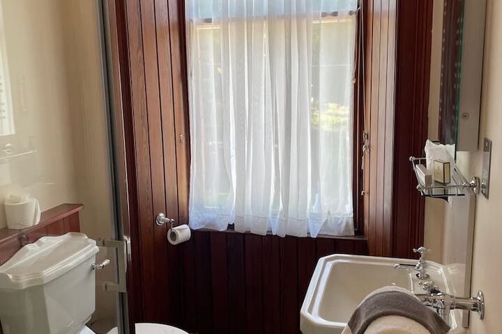 Room 55 of 102