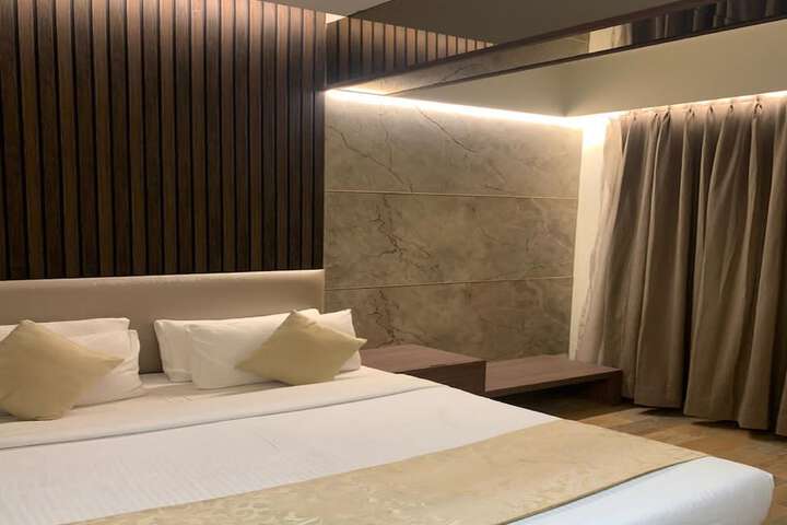 Room 14 of 93