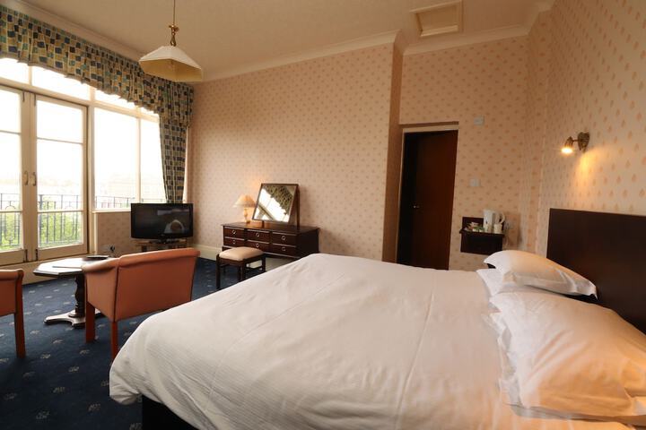 Room 8 of 95