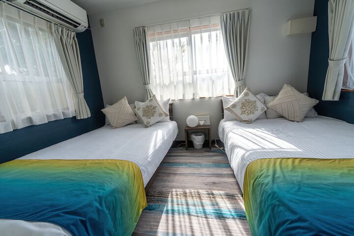 Room 4 of 63