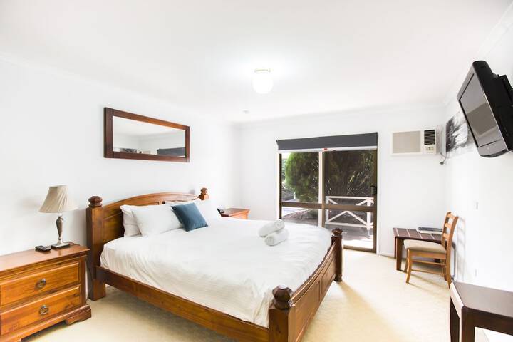 Room 3 of 52