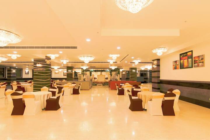 Ballroom/Hall 46 of 71