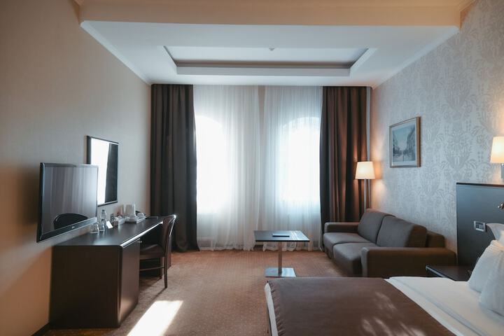 Room 10 of 82