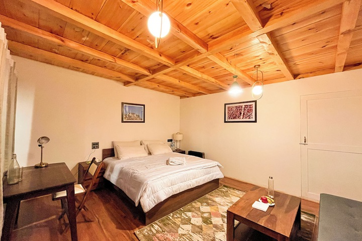 Room 2 of 16