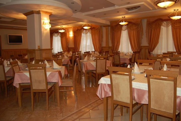 Dining 8 of 8