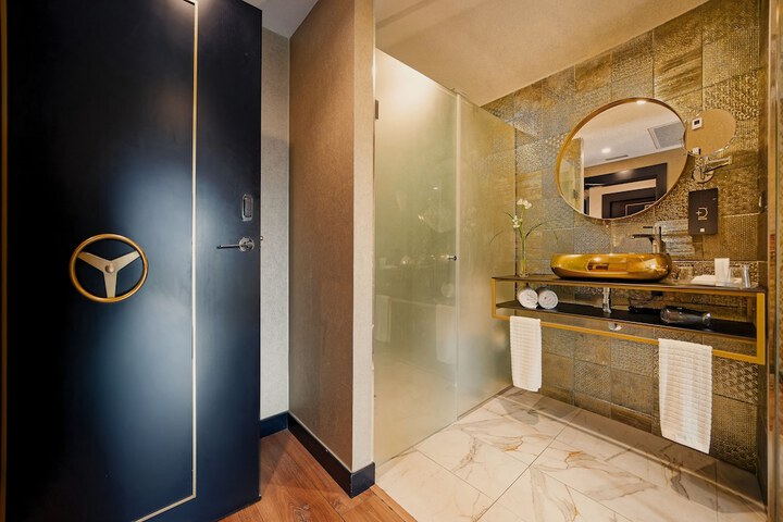 Room 25 of 65
