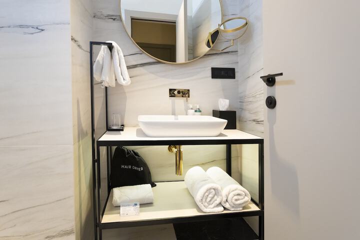 Room 45 of 147