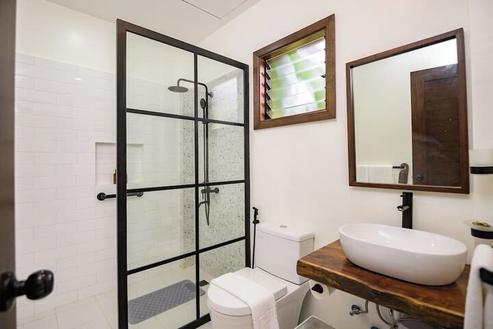 Room 10 of 28