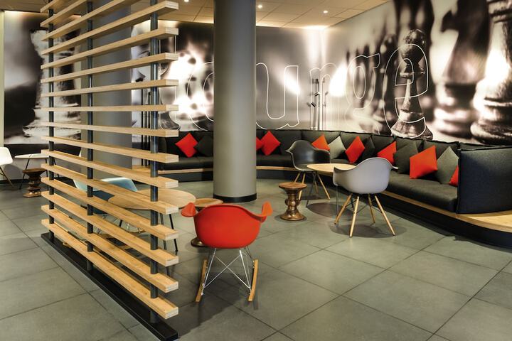 Lobby lounge