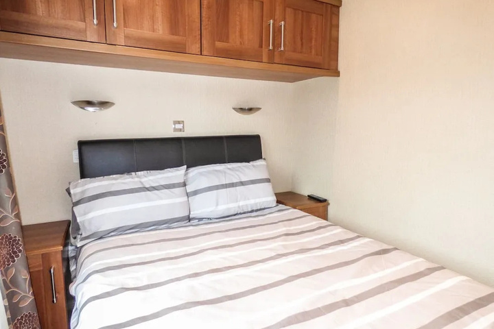 Room 5 of 11