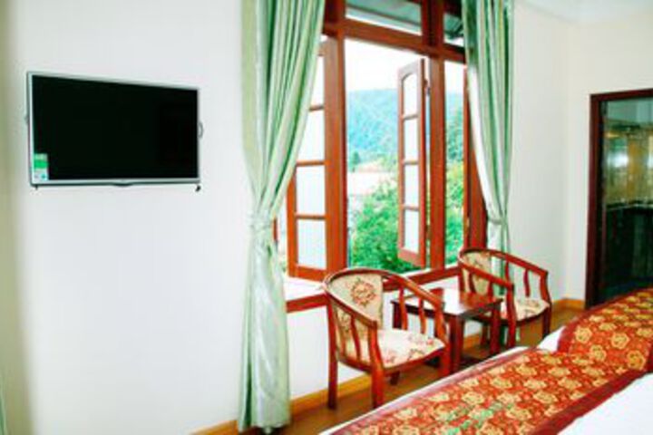 Room 17 of 33
