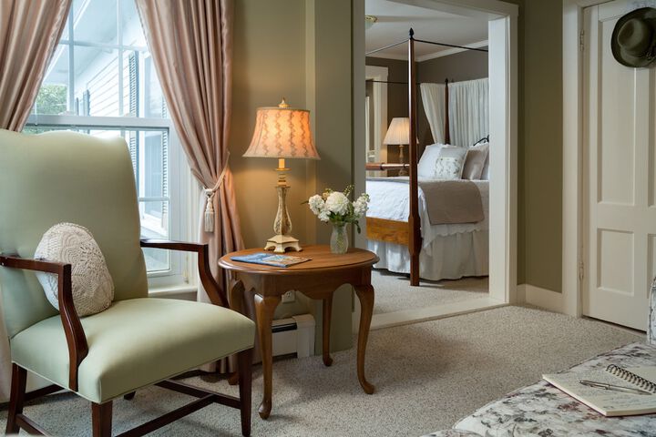 Room 4 of 107
