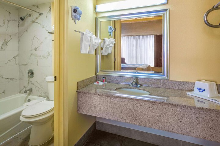Room 15 of 20
