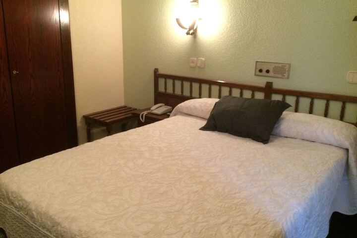 Room 4 of 35