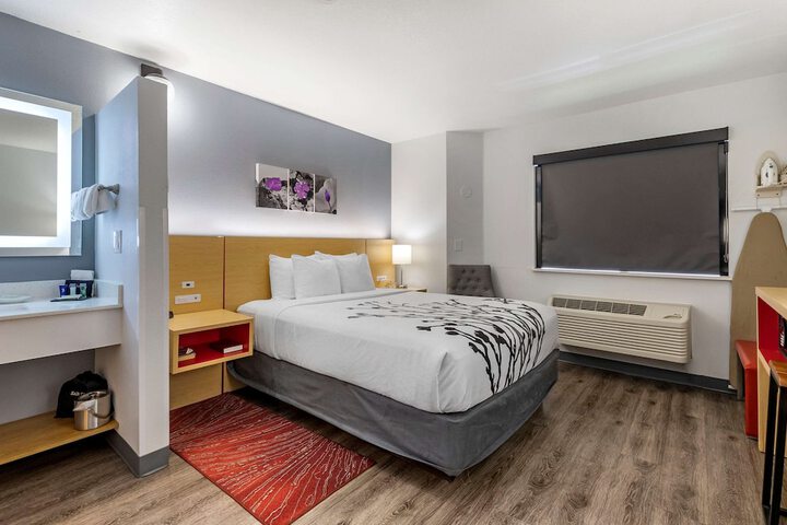 Room 10 of 37