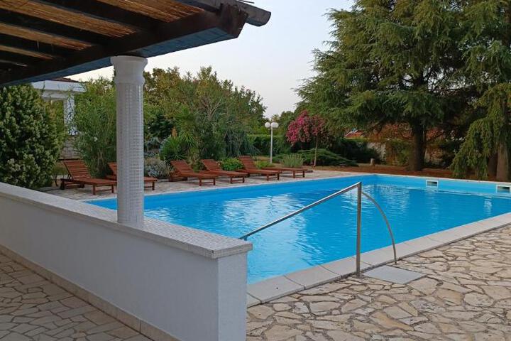 Pool Hotel