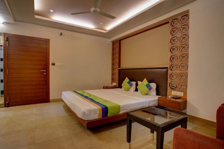 Room 7 of 30