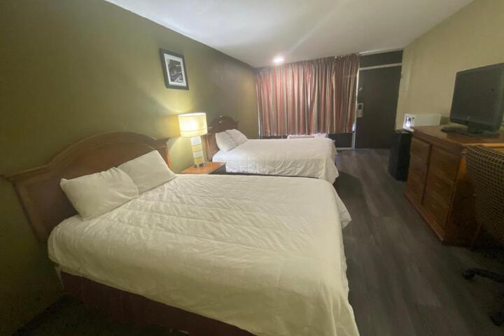 2 Double Beds (14 of 14)