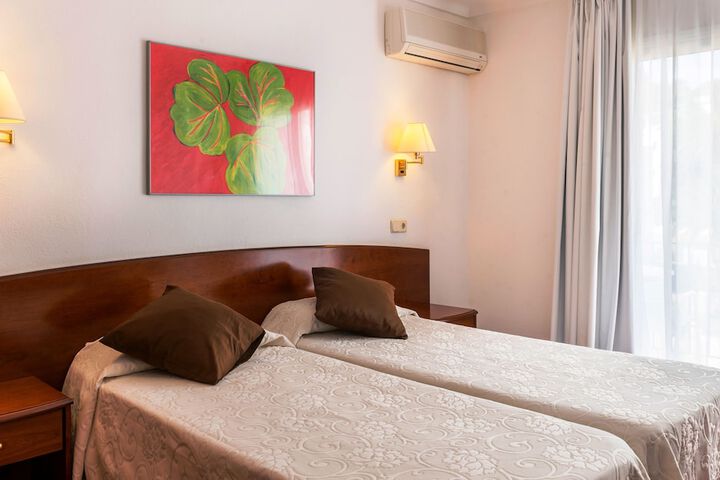 Room 3 of 44