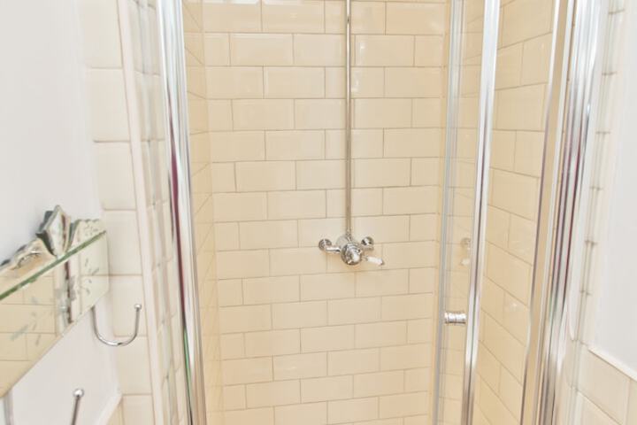 Room 184 of 250