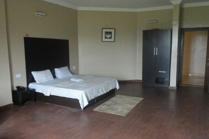 Room 5 of 13