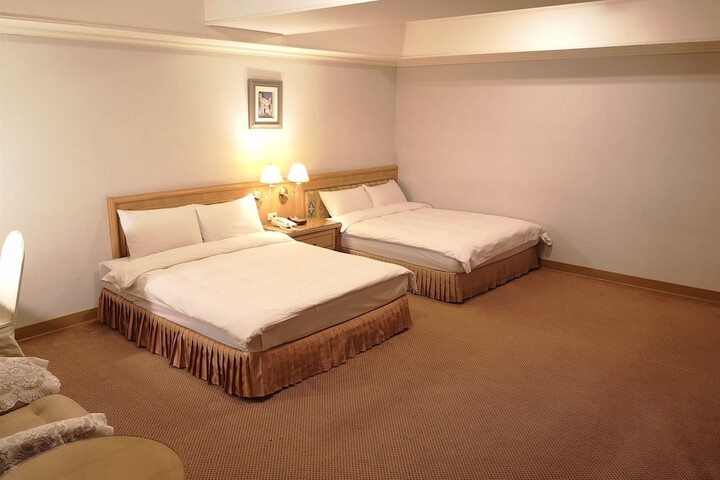 Room 7 of 32