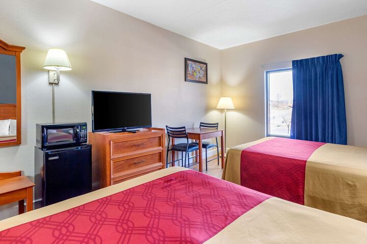 2 Double Beds (7 of 7)