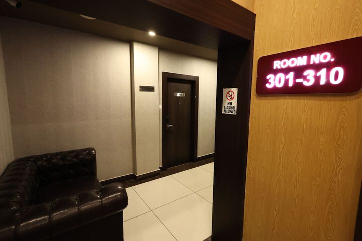 Room 11 of 35