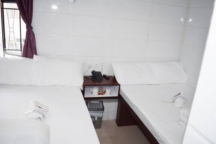 Room 9 of 48
