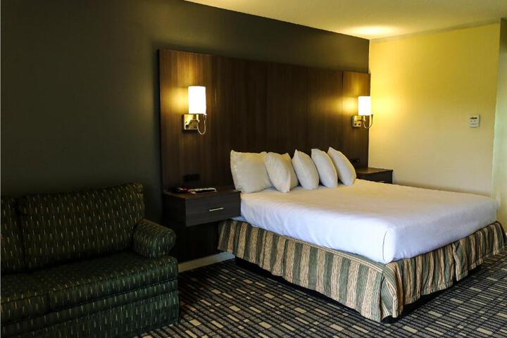 1 King Bed High Floor (7 of 7)