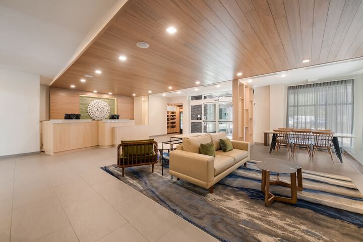 Lobby lounge