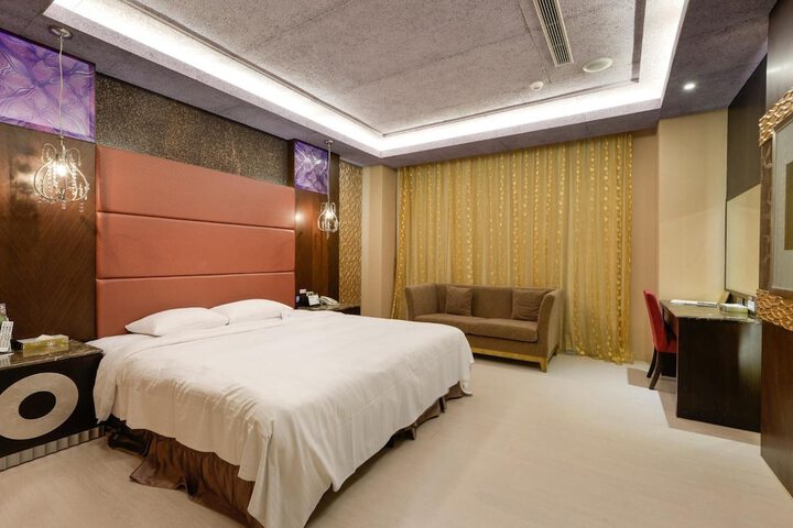 Room 27 of 51