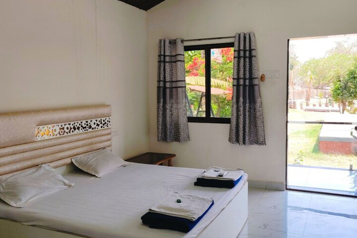 Room 7 of 18